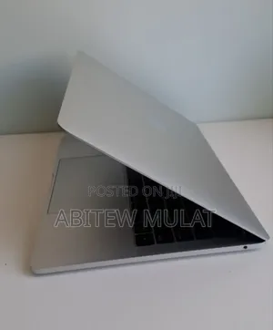 Photo - New Laptop Apple MacBook Pro 2017 8GB Intel Core I5 SSD 128GB