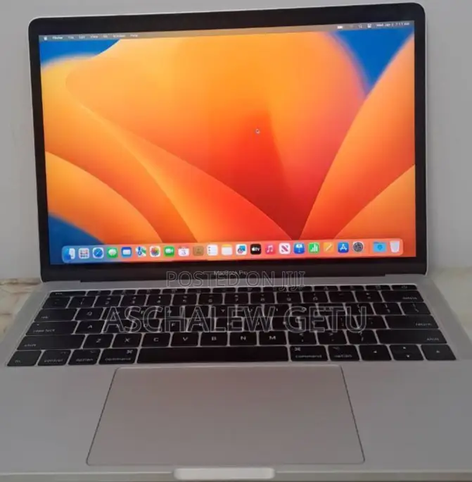 New Laptop Apple MacBook Pro 2017 8GB Intel Core I5 SSD 128GB