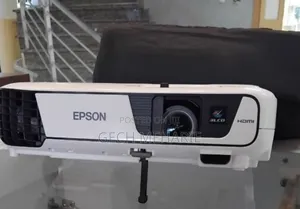 New Epson Projector Model Name: Eb-X31 Has : Bag Remote