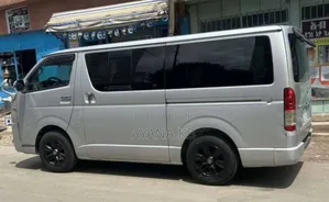 Photo - Toyota HiAce 2007 Silver