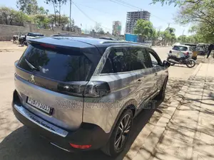 Peugeot 5008 2021 Silver