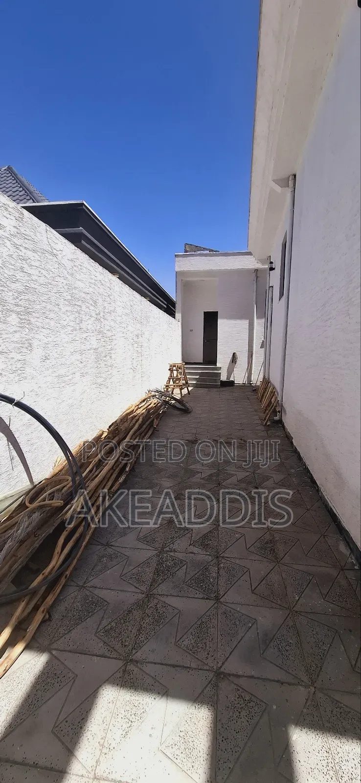 Furnished 4bdrm Villa in ሰሚት, Bole for sale