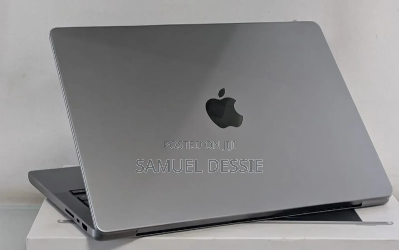 New Laptop Apple MacBook Pro 2022 M2 16GB Apple M2 SSD 512GB