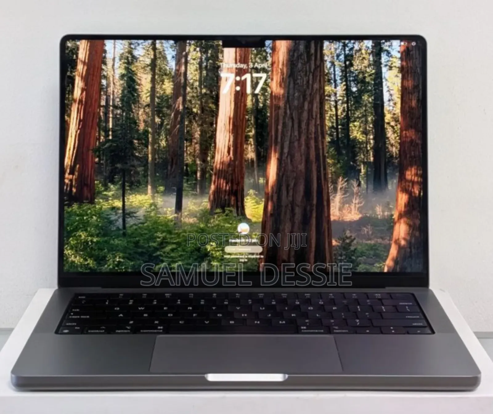 New Laptop Apple MacBook Pro 2022 M2 16GB Apple M2 SSD 512GB