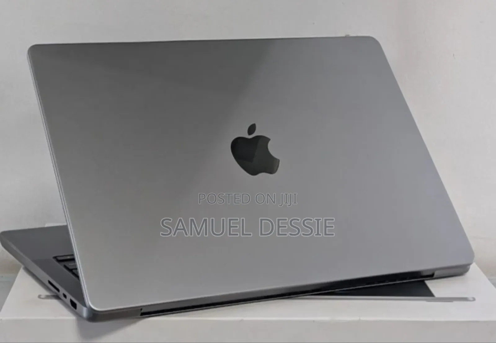 New Laptop Apple MacBook Pro 2022 M2 16GB Apple M2 SSD 512GB