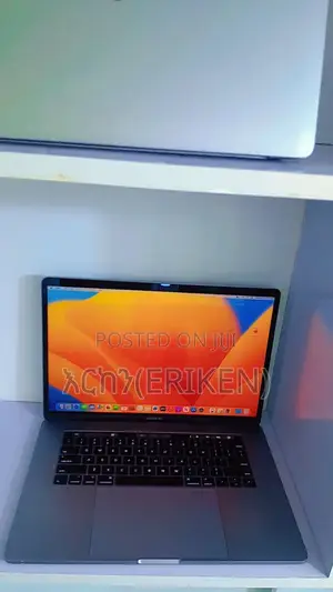 New Laptop Apple MacBook Pro 2017 16GB Intel Core I7 SSD 512GB