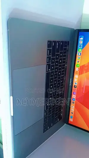 New Laptop Apple MacBook Pro 2017 16GB Intel Core I7 SSD 512GB