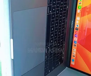 New Laptop Apple MacBook Pro 2017 16GB Intel Core I7 SSD 512GB