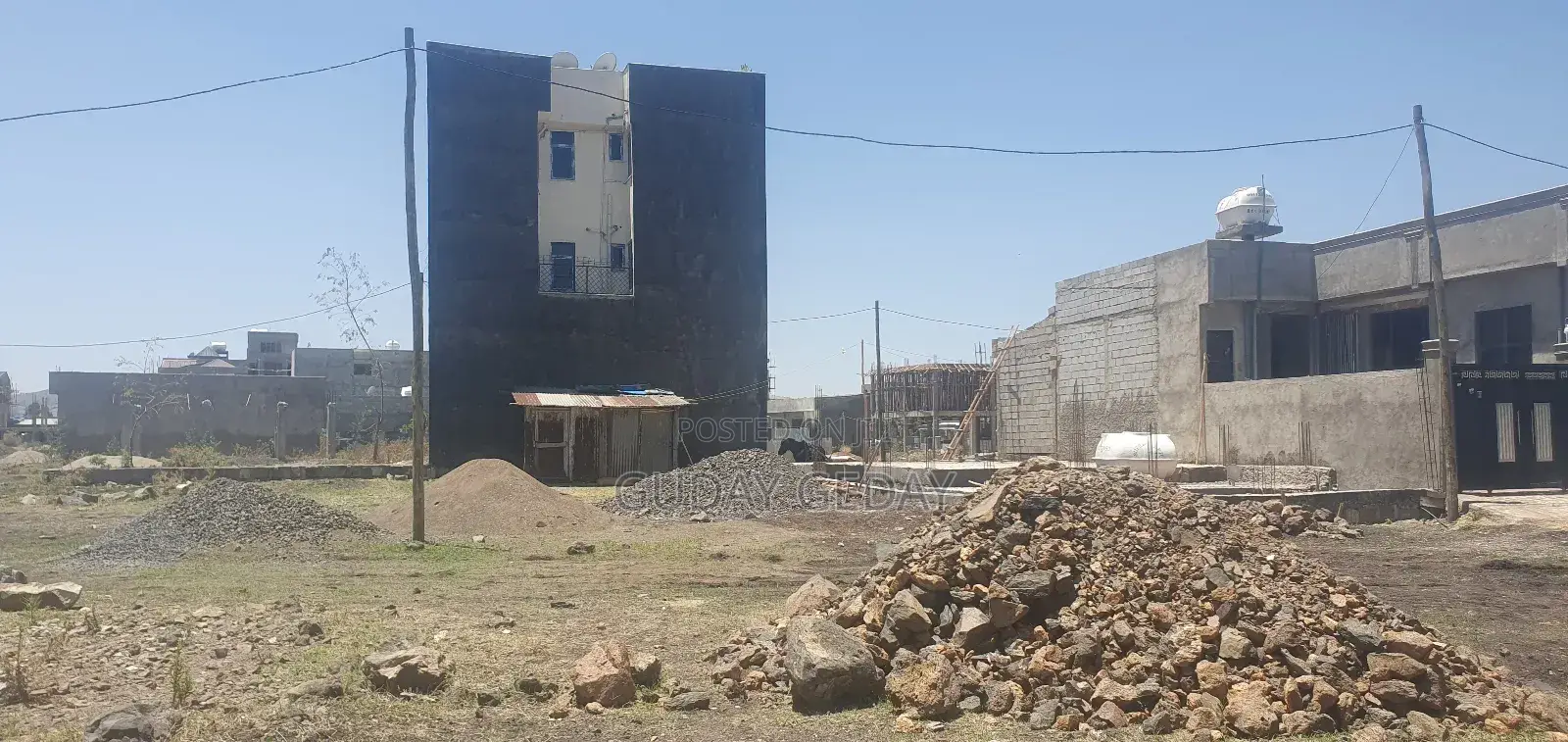 140 ካሬ መሬት ዩኒሳ አደበባይ በጤና ጣቢያው በኩል