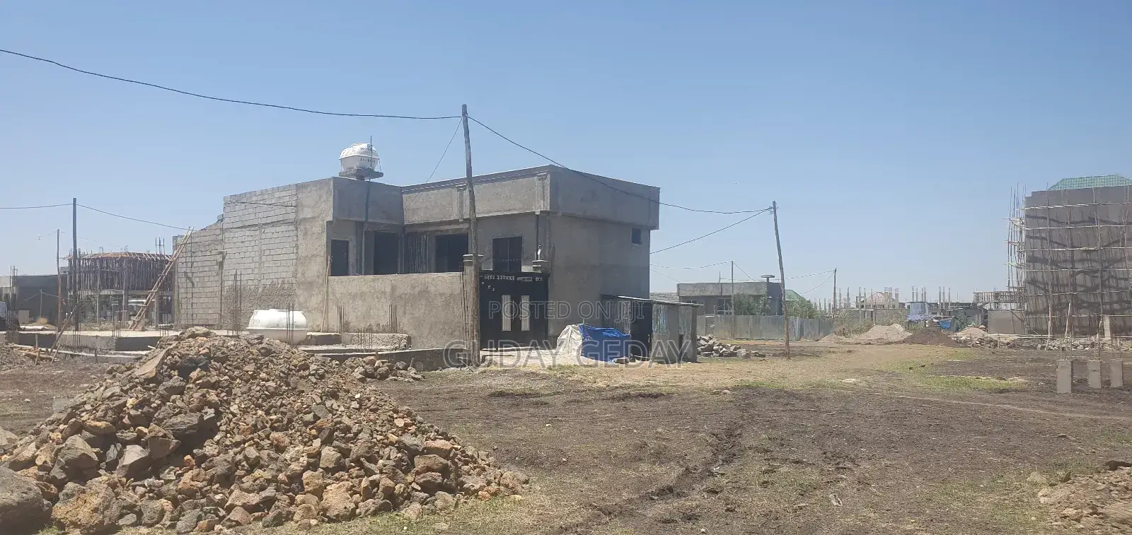 140 ካሬ መሬት ዩኒሳ አደበባይ በጤና ጣቢያው በኩል