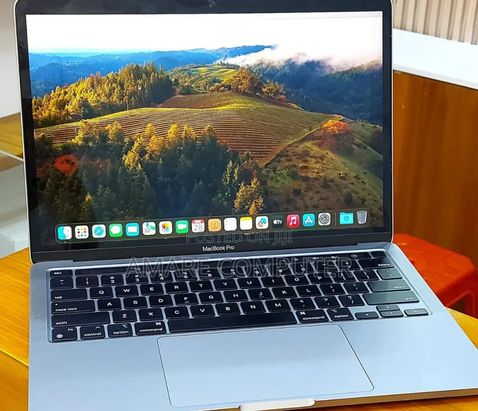 New Laptop Apple MacBook Pro 2022 M2 8GB Apple M2 SSD 256GB