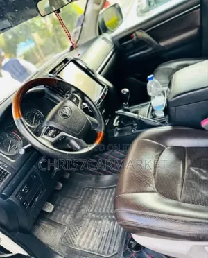 Toyota Land Cruiser 4.5 V8 GXR 2011 White