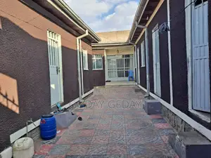 7bdrm House in Akaky Kaliti for sale