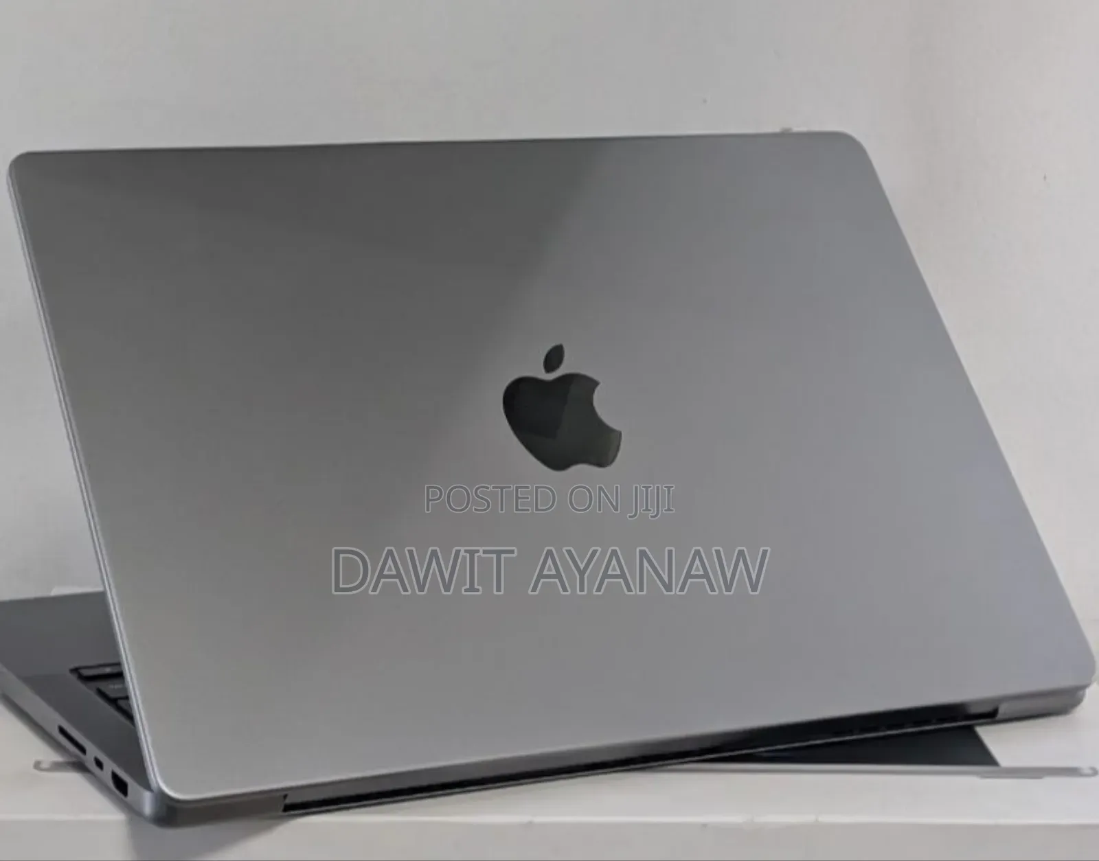 New Laptop Apple MacBook Pro 2022 M2 16GB Apple M2 SSD 512GB