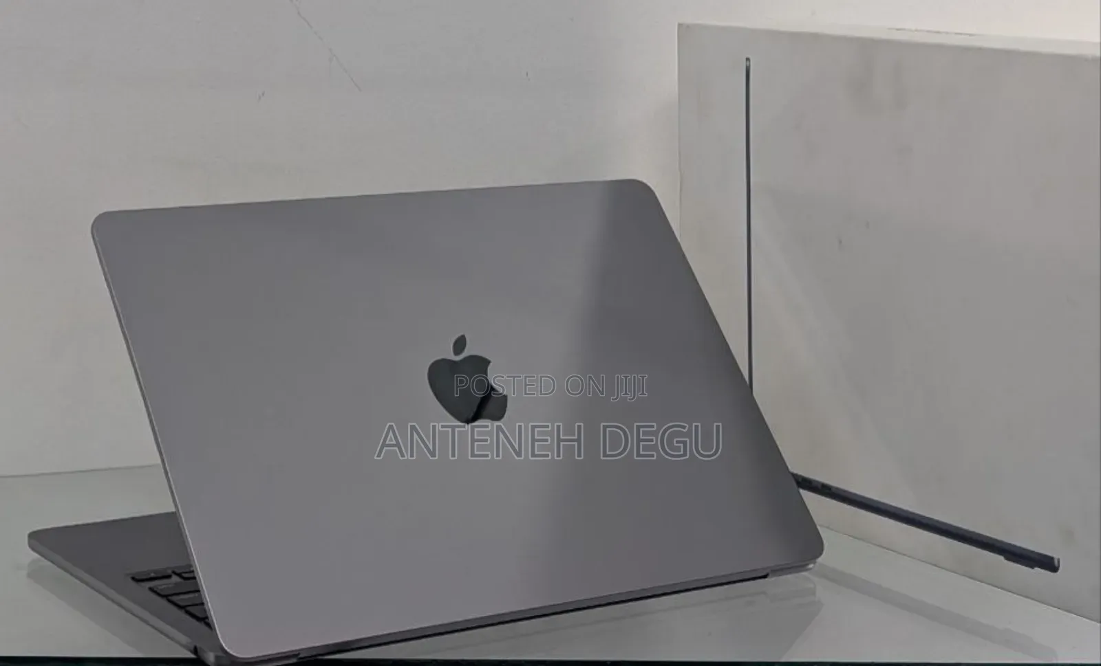 New Laptop Apple MacBook Air 2024 M3 13-Inch 8GB Apple M3 SSD 256GB