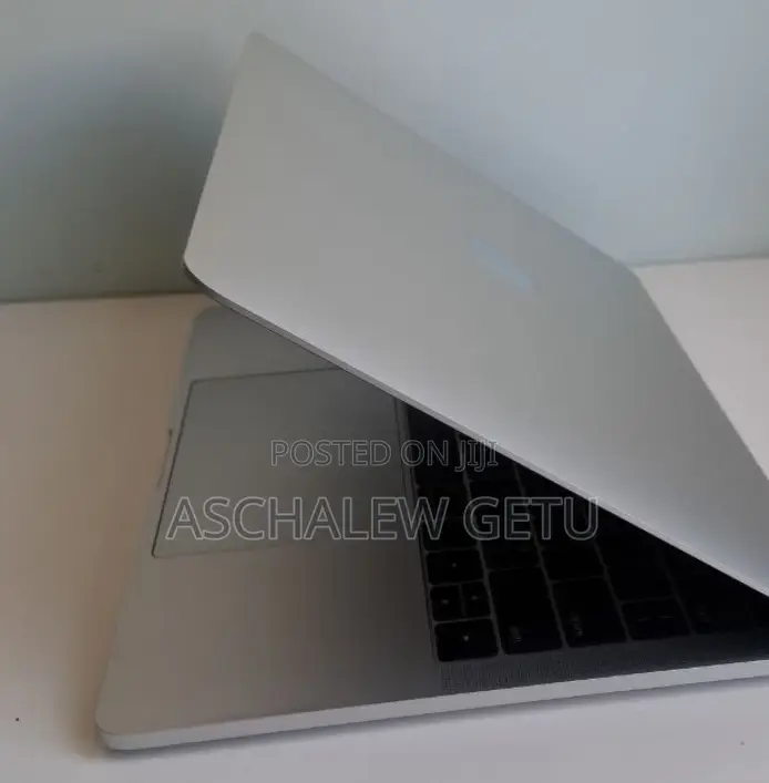 New Laptop Apple MacBook Pro 2017 8GB Intel Core I5 SSD 128GB