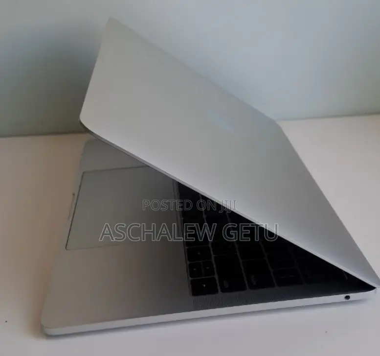 New Laptop Apple MacBook Pro 2017 8GB Intel Core I5 SSD 128GB