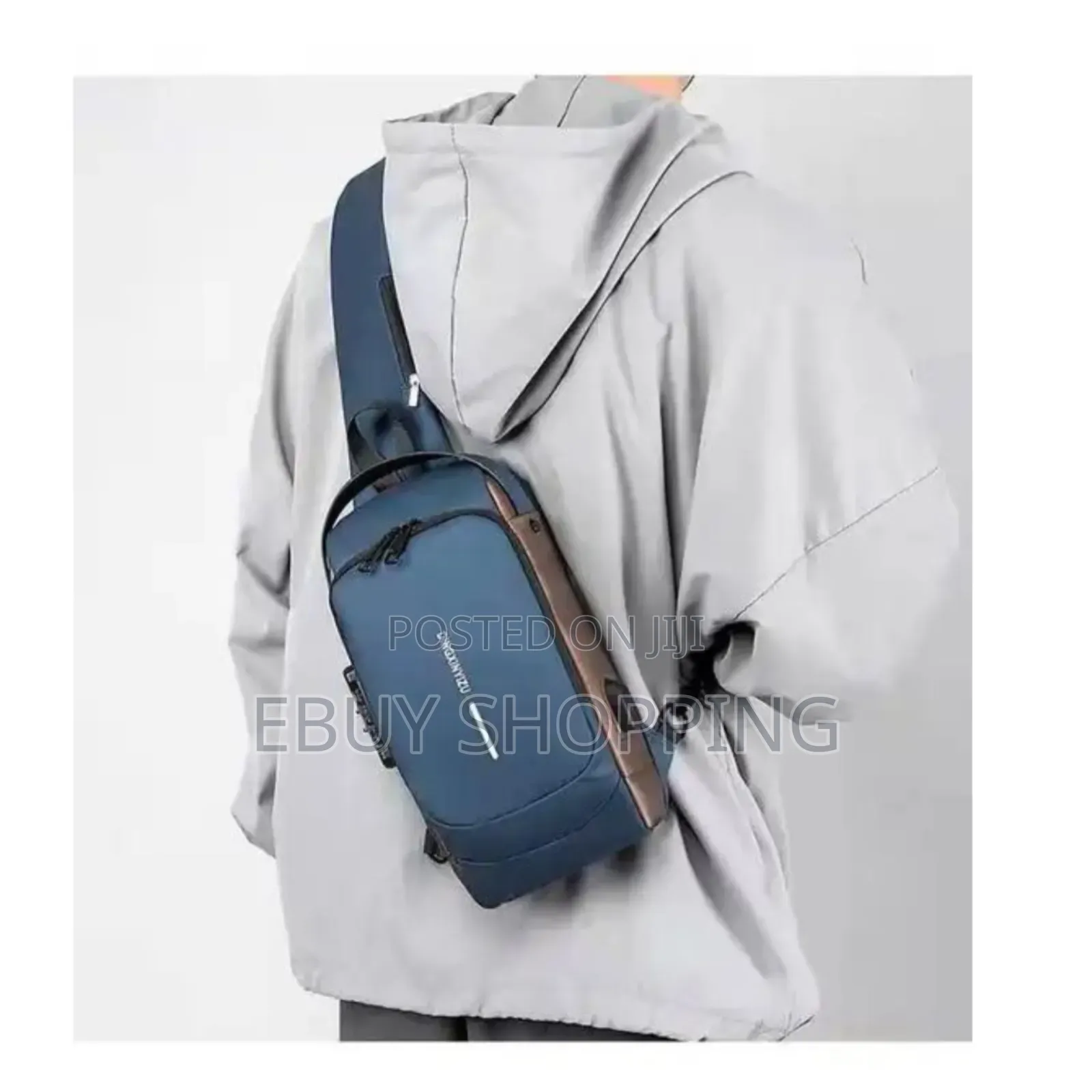 **Chic Unisex Shoulder Bag – Spacious Stylish**