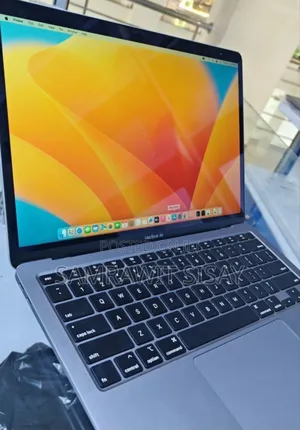 Photo - New Laptop Apple MacBook 2020 8GB Intel Core I5 SSD 256GB