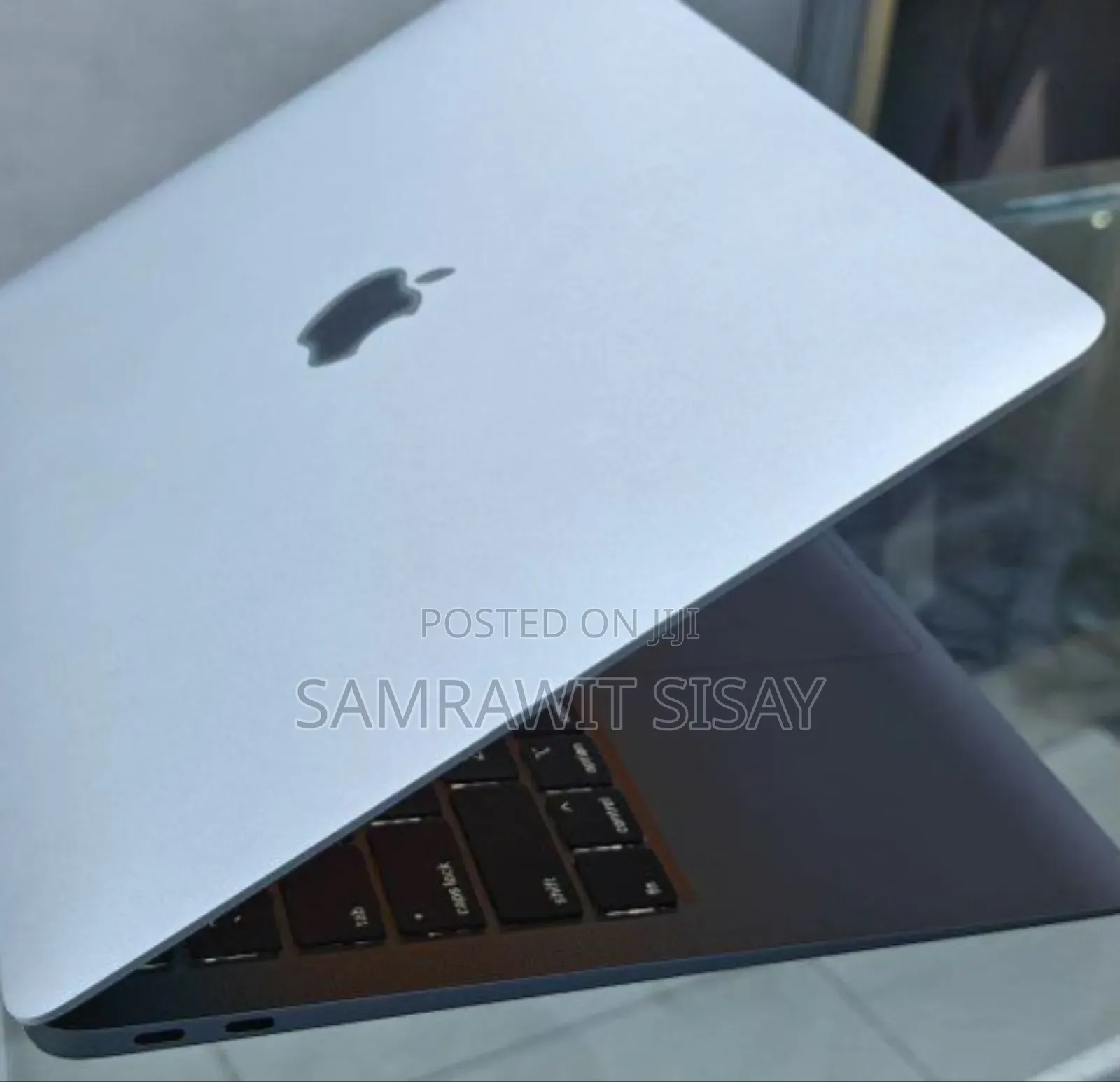 New Laptop Apple MacBook 2020 8GB Intel Core I5 SSD 256GB