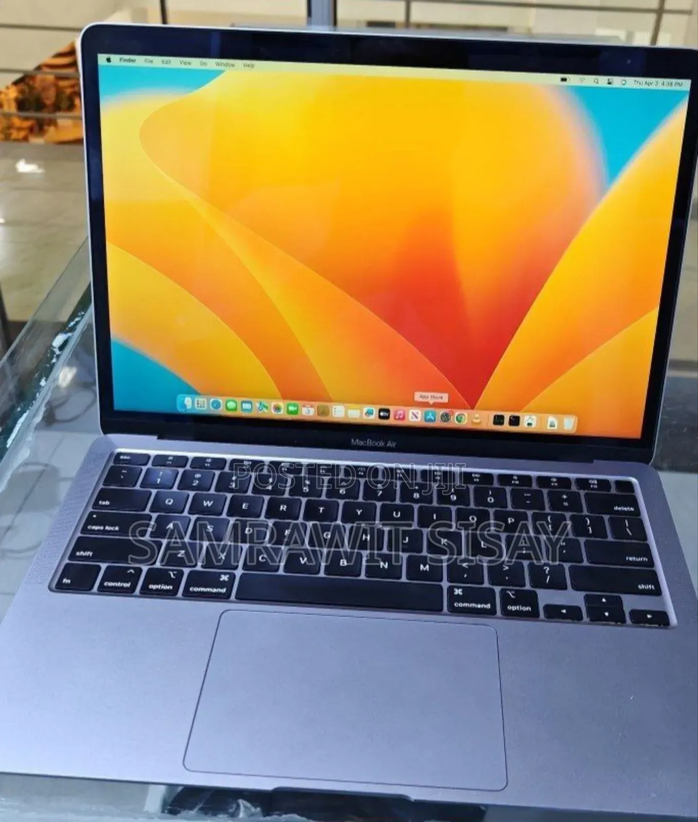 New Laptop Apple MacBook 2020 8GB Intel Core I5 SSD 256GB