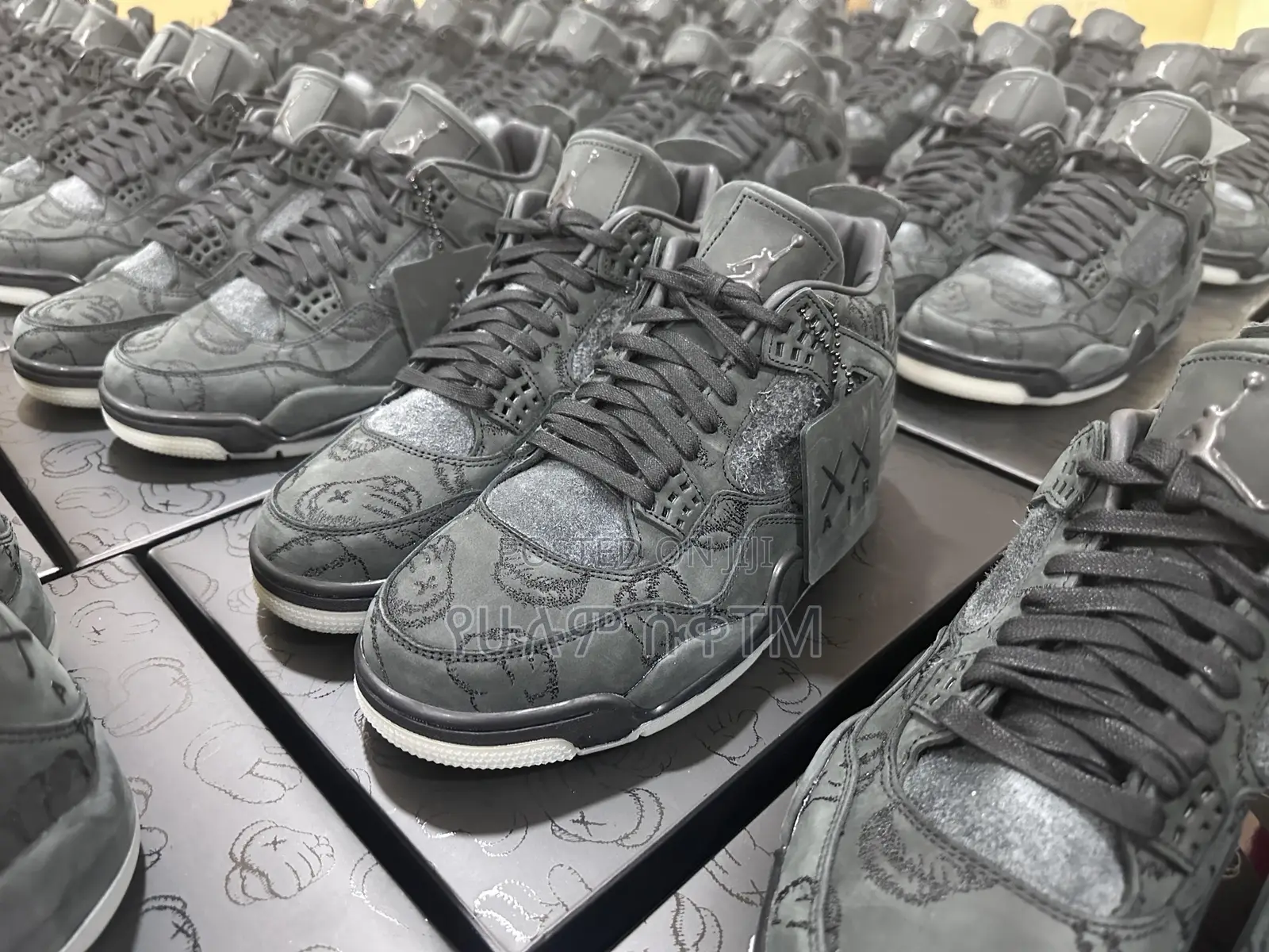 Original Air Jordan 4 Retro X Kaws ‘Dark Gray’ Men’S Shoes