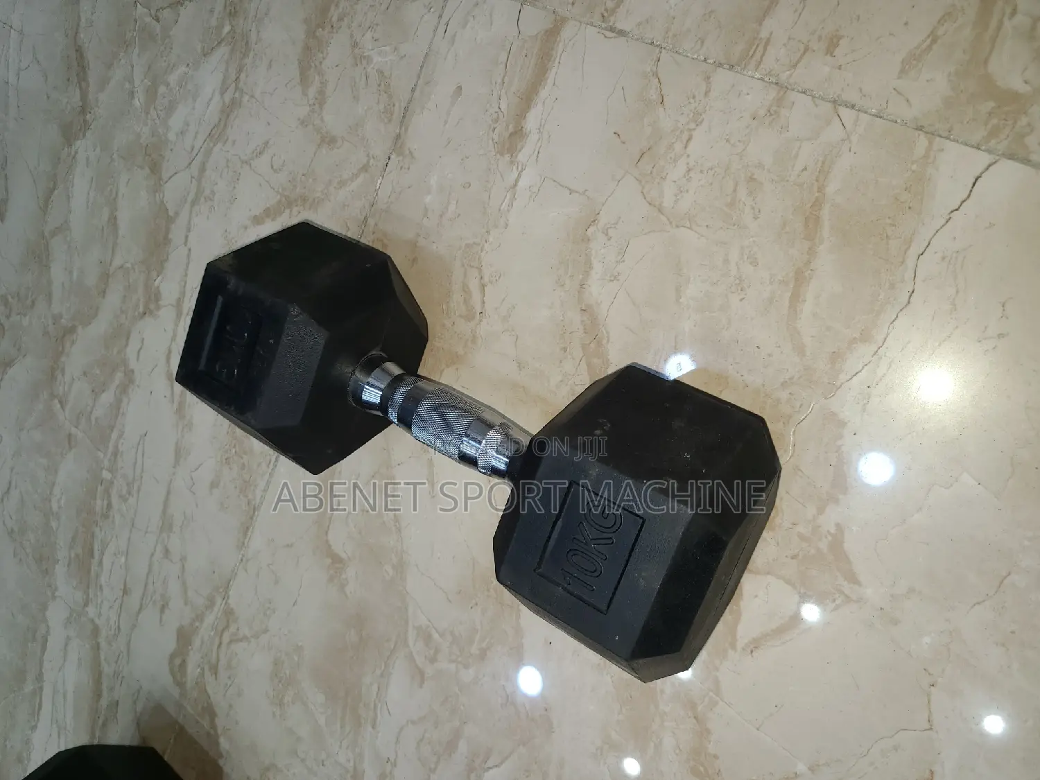 አዲስ የገባ በቤቶ ስፖርት የሚሰሩበት Hexagonal Dumbbell