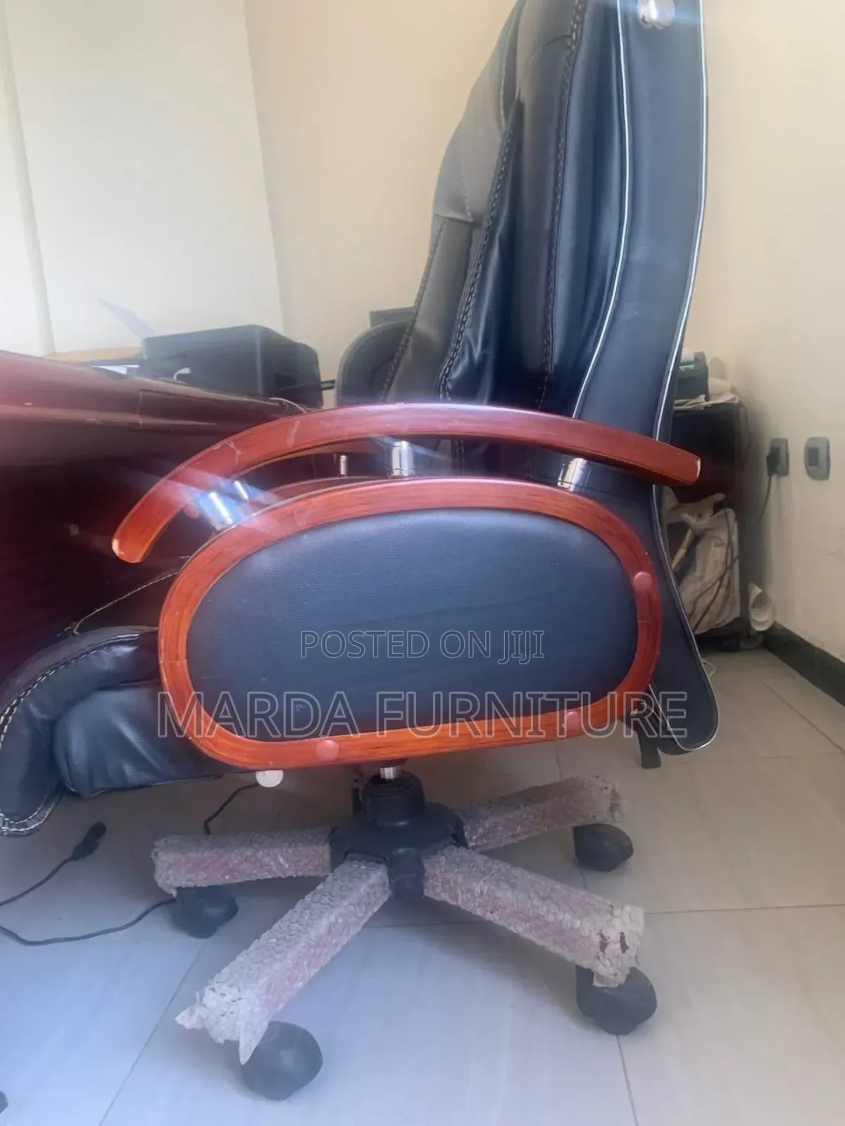 Leather Managerial Chair