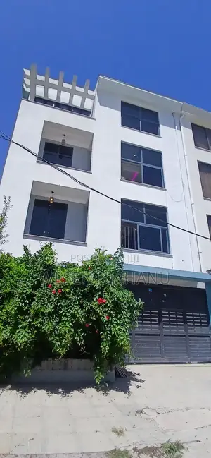 5bdrm House in 72 ቤቶች, Addis Ketema for sale