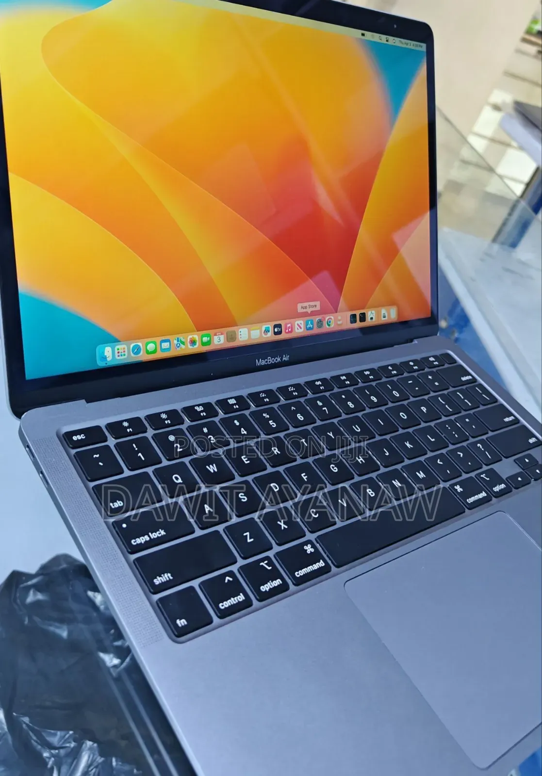 New Laptop Apple MacBook Pro 2020 8GB Intel Core I5 SSD 256GB