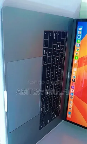 New Laptop Apple MacBook Pro 2017 16GB Intel Core I7 SSD 512GB