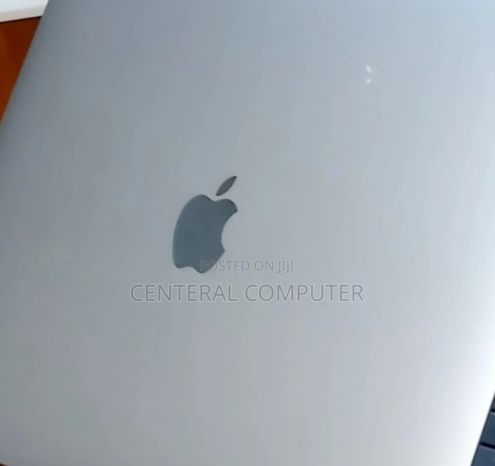 New Laptop Apple MacBook Pro 2022 M2 8GB Apple M3 Pro SSD 256GB