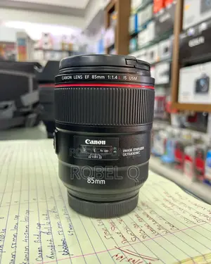 Photo - Canon Ef 85mm F1.4 Prime Lens