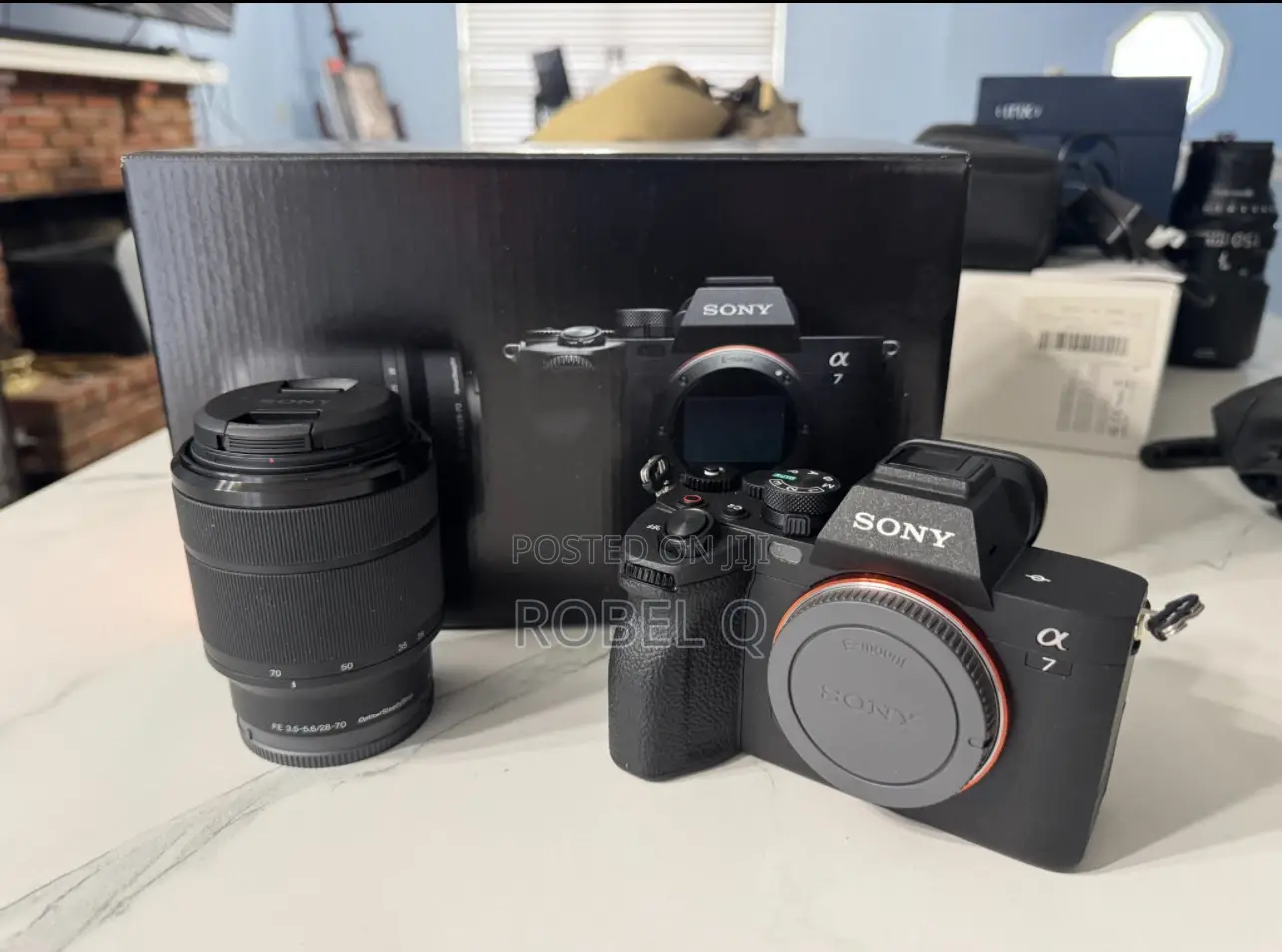 Sony Alpha 7 Iv With 28-70mm Lens 33mp