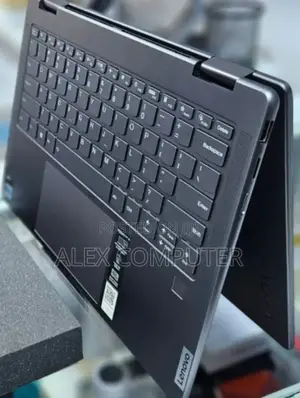 New Laptop Lenovo Yoga 7i 8GB Intel Core I7 SSD 512GB