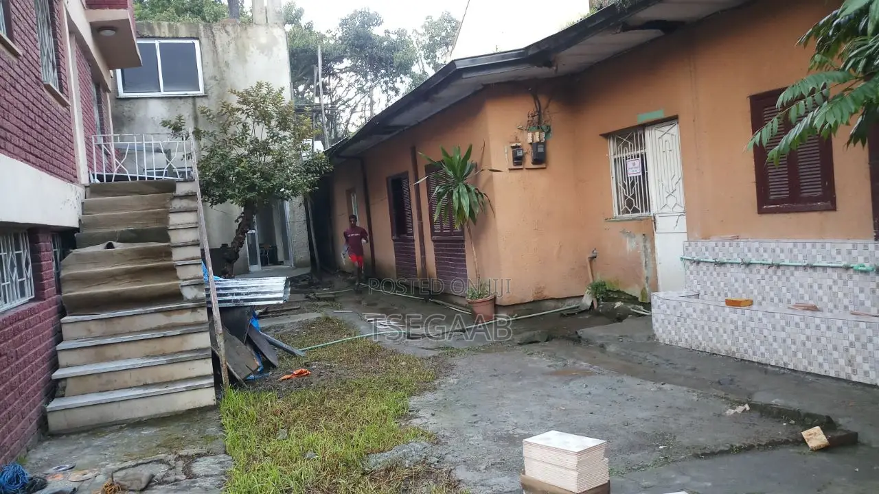 12bdrm House in Kolfe Keranio for rent