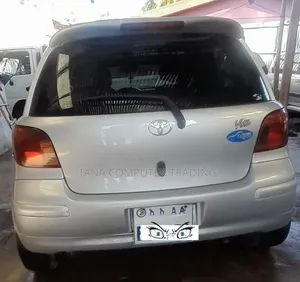 Toyota Vitz 2004 Silver