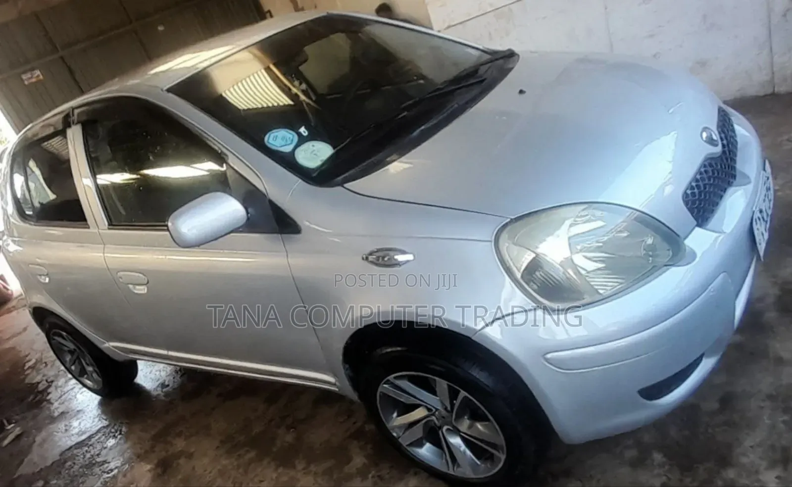 Toyota Vitz 2004 Silver