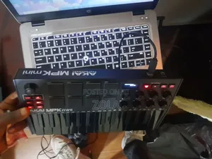 Photo - Akai Mini Studio Keyboard