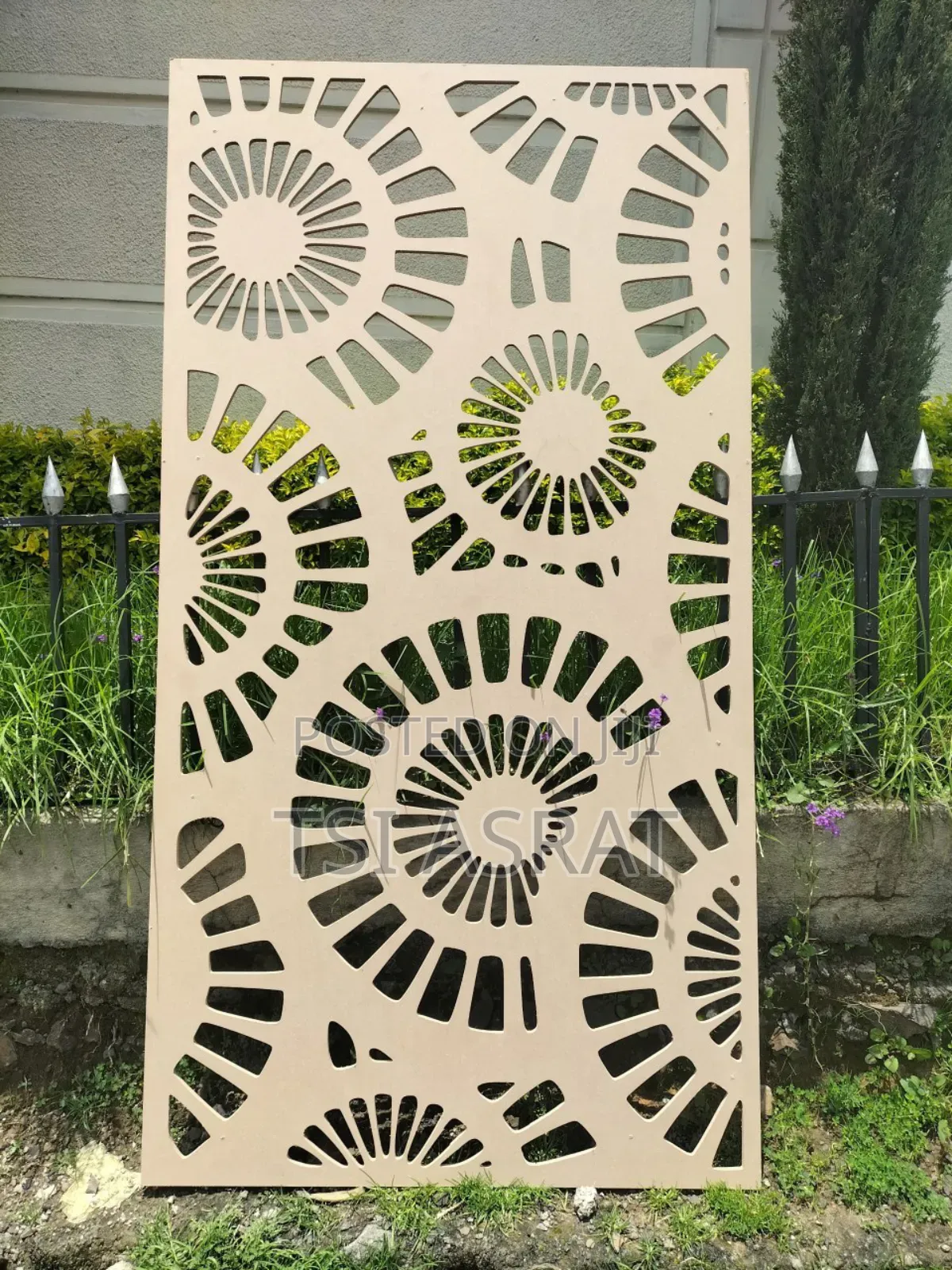 የተለያዩ MDF ላይ የሚወጡ Design