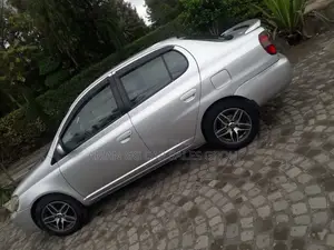 Photo - Toyota Platz 2002 Silver