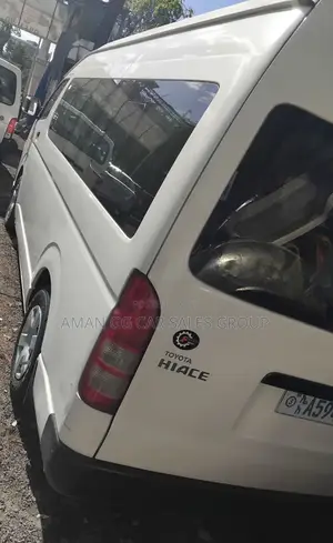 Toyota HiAce 2018 White