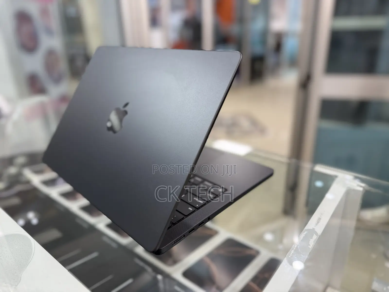 New Apple MacBook Pro 2023 M3 14-Inch 18GB Apple M3 Pro SSD 512GB