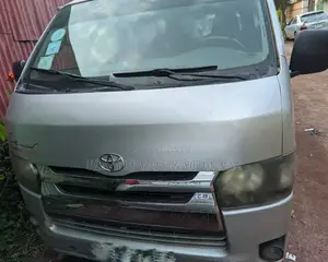 Photo - Toyota HiAce 2013 Silver