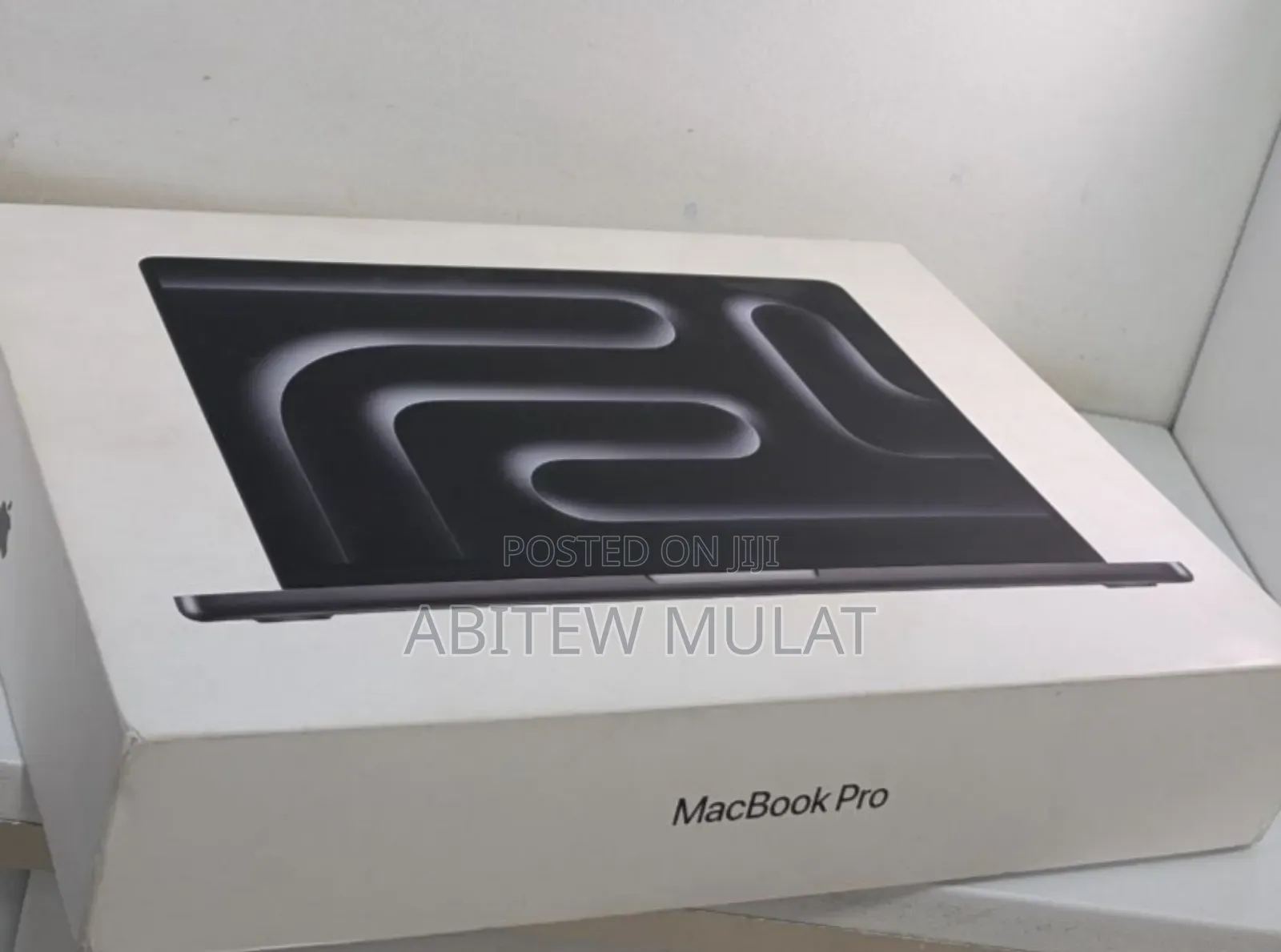 New Laptop Apple MacBook Pro 2024 M4 14-Inch 24GB Apple M4 SSD 512GB