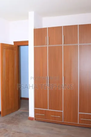 5bdrm Villa in House, Yeka for rent