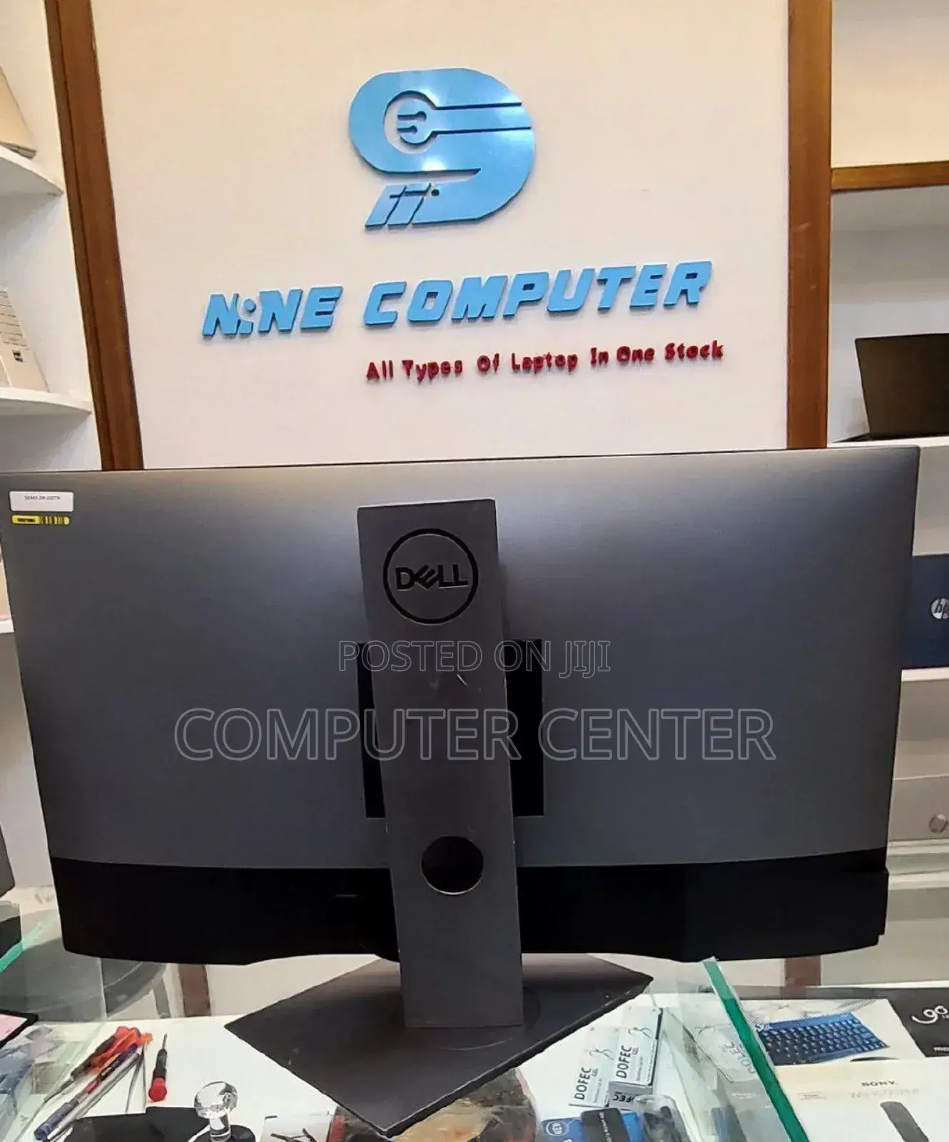 Dell Frameless Monitor With 27 Inch