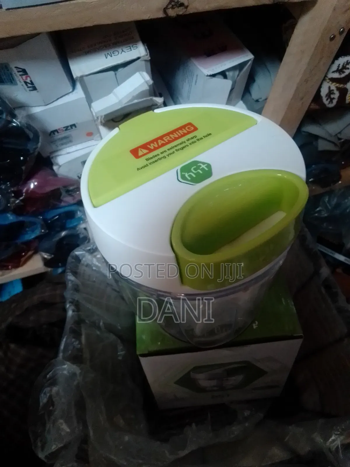 እናት የሽንኩርት መፍጫ