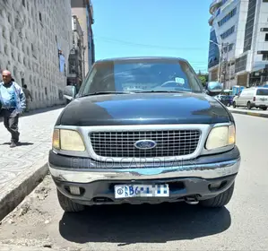 Photo - Ford Expedition 2000 Black