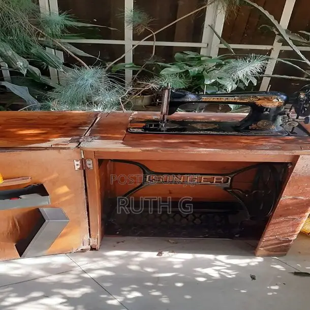 Vintage Singer Treadle Sewing Machine With Wooden Cabinet –